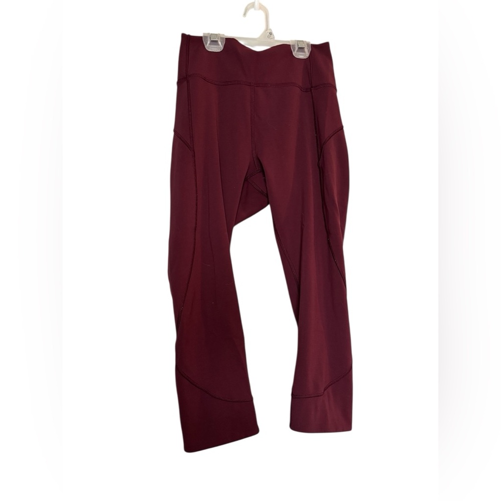 Lululemon In Movement Crop‎ *Everlux 19" size 6